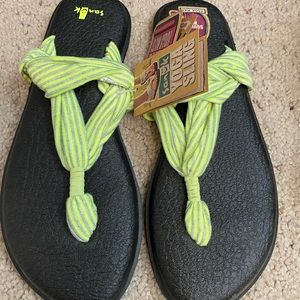 Women’s 8 Sanuk Sling sandals new with tags
